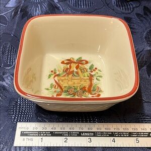 Longaberger Nature's Garland 5-inch square vegetable bowl.